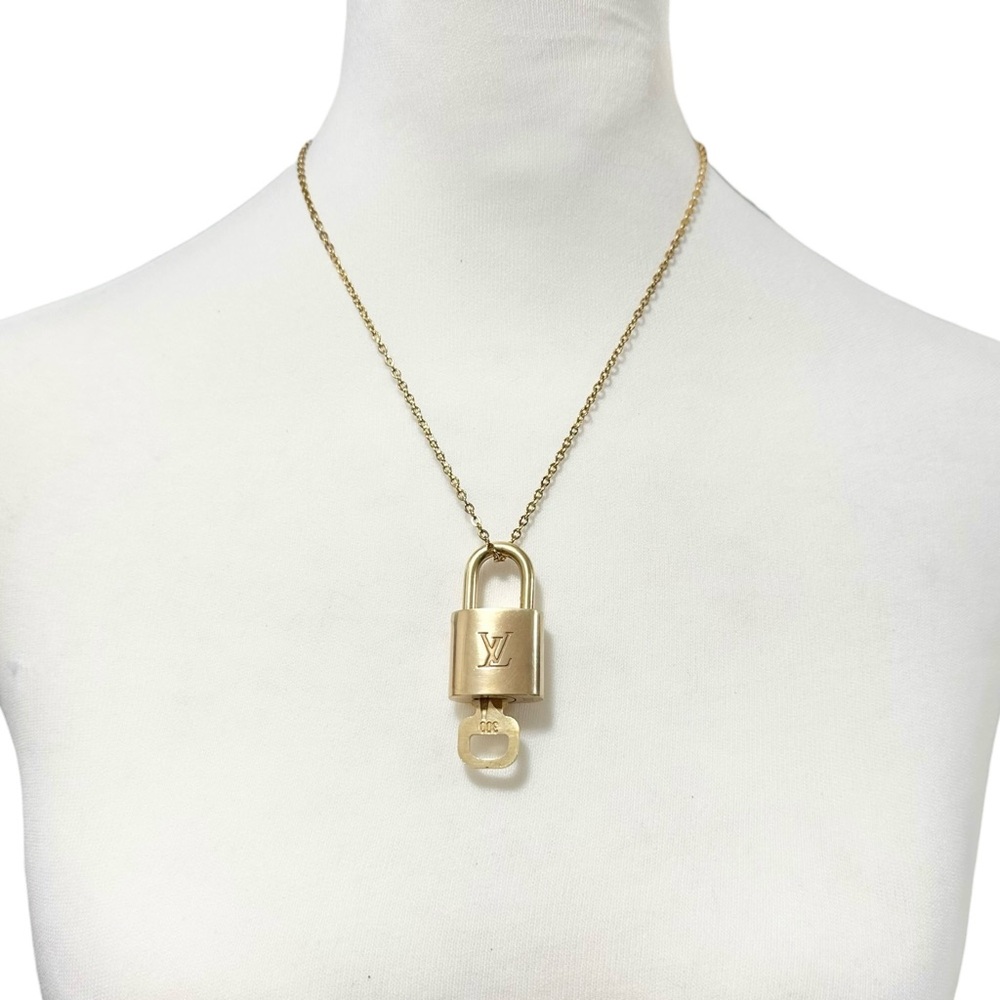 Authentic Louis Vuitton #300 Lock & Key Set on a 18K Gold Plated Chain Necklace - Picture 2 of 11